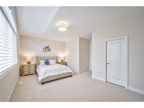 211 Sixteen Mile Drive, Oakville, ON - Indoor Photo Showing Bedroom