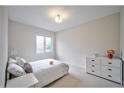 211 Sixteen Mile Drive, Oakville, ON - Indoor Photo Showing Bedroom