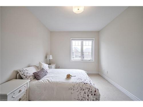 211 Sixteen Mile Drive, Oakville, ON - Indoor Photo Showing Bedroom