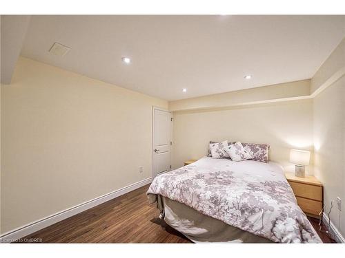 211 Sixteen Mile Drive, Oakville, ON - Indoor Photo Showing Bedroom