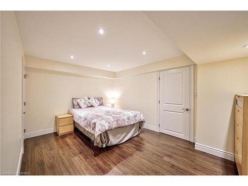 211 Sixteen Mile Drive, Oakville, ON - Indoor Photo Showing Bedroom