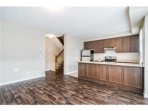 6-2435 Greenwich Drive, Oakville, ON - Indoor Photo Showing Kitchen