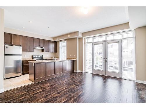 6-2435 Greenwich Drive, Oakville, ON - Indoor Photo Showing Kitchen