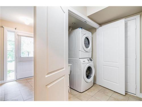 6-2435 Greenwich Drive, Oakville, ON - Indoor Photo Showing Laundry Room