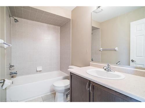 6-2435 Greenwich Drive, Oakville, ON - Indoor Photo Showing Bathroom