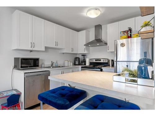 18 Viger Drive, Welland, ON - Indoor Photo Showing Kitchen