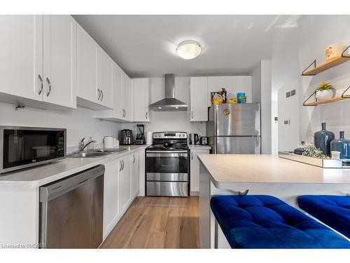 18 Viger Drive, Welland, ON - Indoor Photo Showing Kitchen