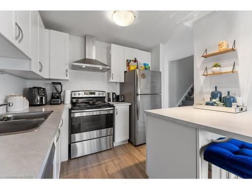 18 Viger Drive, Welland, ON - Indoor Photo Showing Kitchen