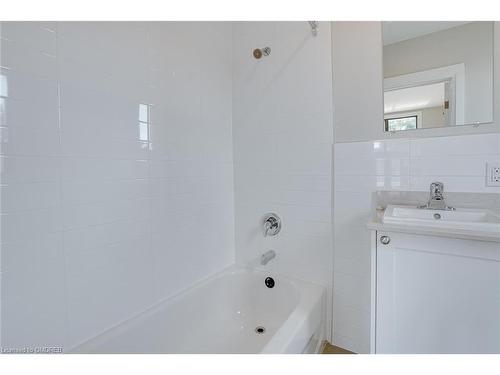 10-133 Prospect Street S, Hamilton, ON - Indoor Photo Showing Bathroom