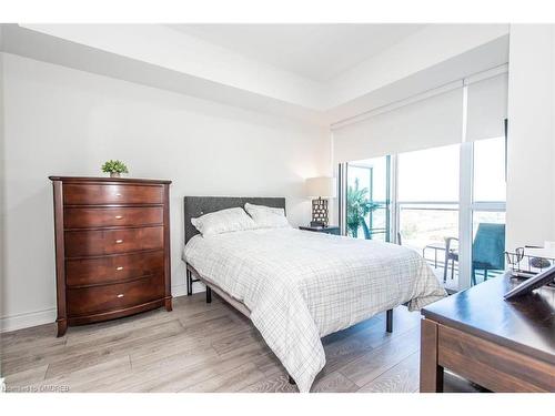 907-1050 Main Street E, Milton, ON - Indoor Photo Showing Bedroom