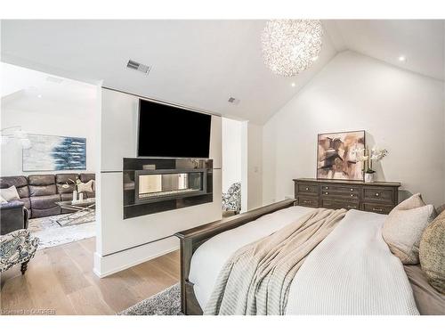 231 Wedgewood Drive, Oakville, ON - Indoor Photo Showing Bedroom