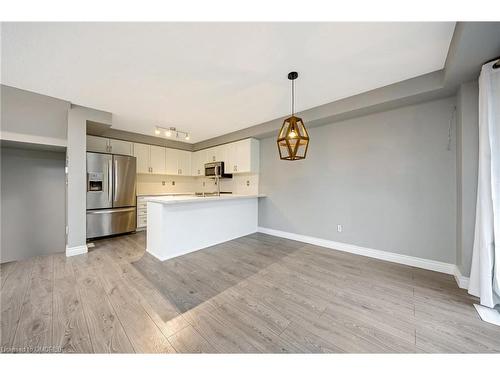 100-620 Ferguson Drive, Milton, ON - Indoor Photo Showing Kitchen