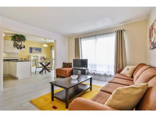 1185 Barclay Circle, Milton, ON - Indoor Photo Showing Living Room