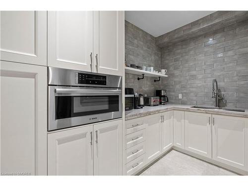 11 Treeview Crescent, Caledon, ON - Indoor Photo Showing Kitchen