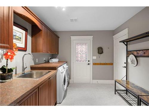 11 Treeview Crescent, Caledon, ON - Indoor Photo Showing Laundry Room