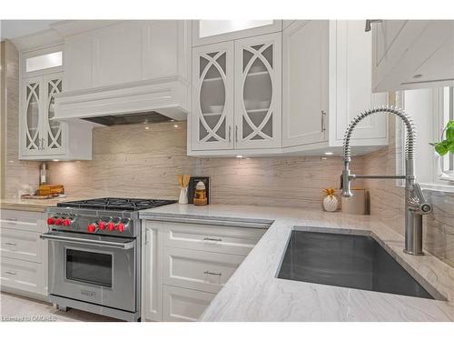 11 Treeview Crescent, Caledon, ON - Indoor Photo Showing Kitchen With Upgraded Kitchen