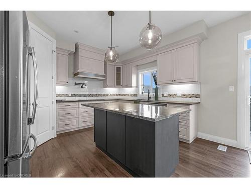 985 Audrey Place, Kitchener, ON - Indoor Photo Showing Kitchen With Upgraded Kitchen