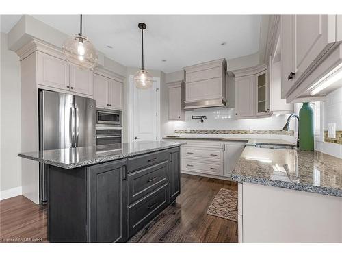 985 Audrey Place, Kitchener, ON - Indoor Photo Showing Kitchen With Upgraded Kitchen