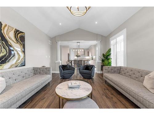 985 Audrey Place, Kitchener, ON - Indoor Photo Showing Living Room