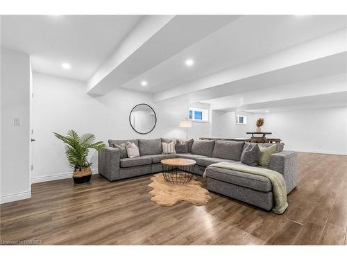 985 Audrey Place, Kitchener, ON - Indoor Photo Showing Living Room