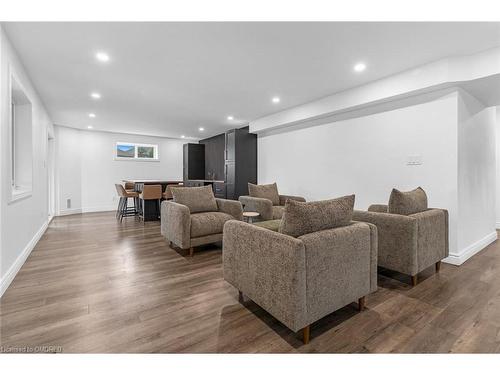 985 Audrey Place, Kitchener, ON - Indoor Photo Showing Living Room