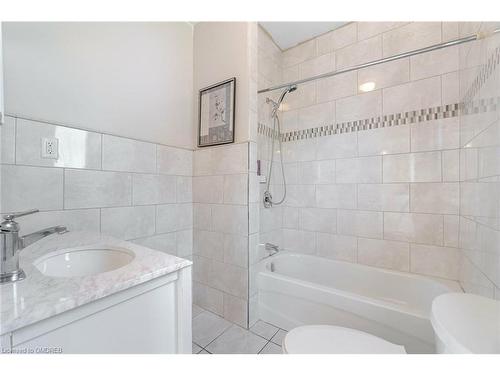 73 Hope Avenue, Hamilton, ON - Indoor Photo Showing Bathroom