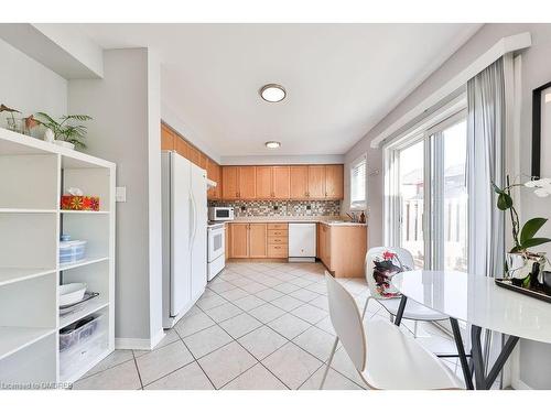 2185 Sutton Drive, Burlington, ON - Indoor Photo Showing Other Room