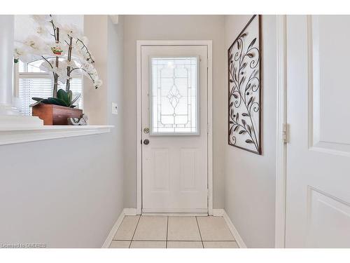 2185 Sutton Drive, Burlington, ON - Indoor Photo Showing Other Room