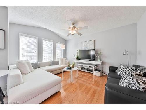 2185 Sutton Drive, Burlington, ON - Indoor Photo Showing Living Room