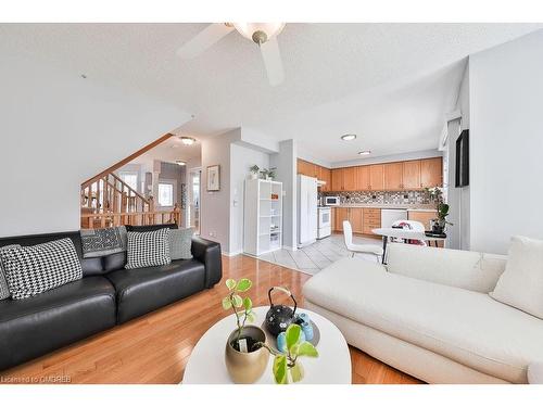 2185 Sutton Drive, Burlington, ON - Indoor Photo Showing Living Room