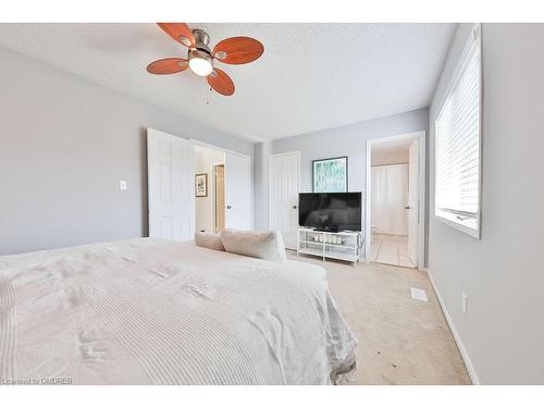 2185 Sutton Drive, Burlington, ON - Indoor Photo Showing Bedroom