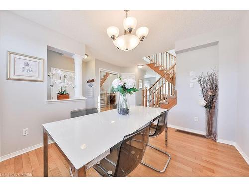 2185 Sutton Drive, Burlington, ON - Indoor Photo Showing Dining Room