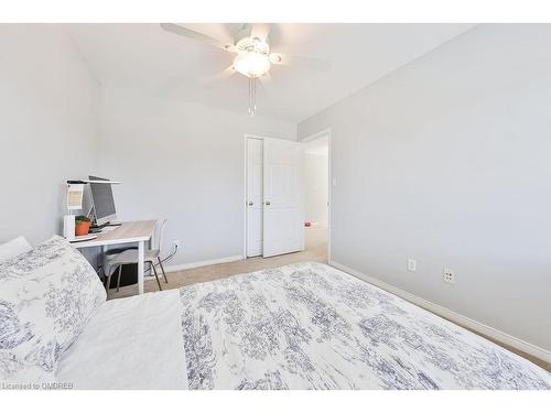 2185 Sutton Drive, Burlington, ON - Indoor Photo Showing Bedroom