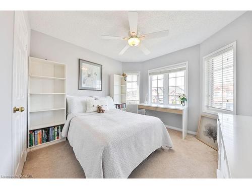 2185 Sutton Drive, Burlington, ON - Indoor Photo Showing Bedroom