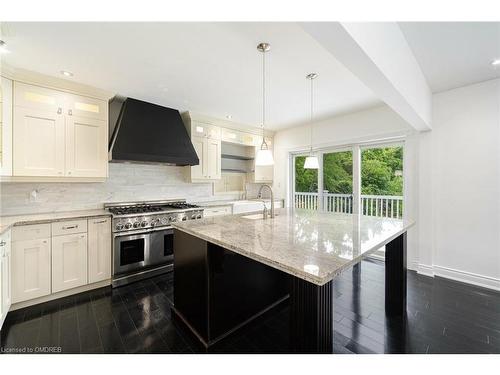 258 Northshore Boulevard W, Burlington, ON - Indoor Photo Showing Kitchen With Upgraded Kitchen