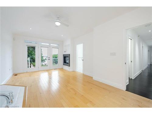 258 Northshore Boulevard W, Burlington, ON - Indoor Photo Showing Living Room With Fireplace