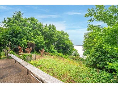 258 Northshore Boulevard W, Burlington, ON - Outdoor