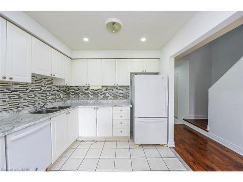 43 Melissa Court, Brampton, ON - Indoor Photo Showing Kitchen With Double Sink