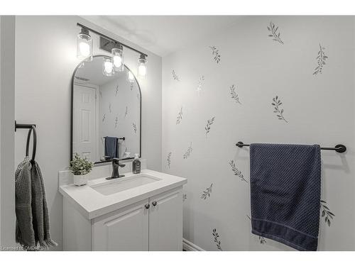 6 Lillian Street E, St. George, ON - Indoor Photo Showing Bathroom