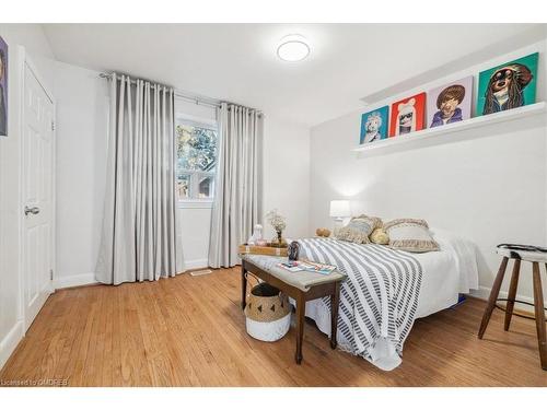 858 Partridge Drive, Burlington, ON - Indoor Photo Showing Bedroom