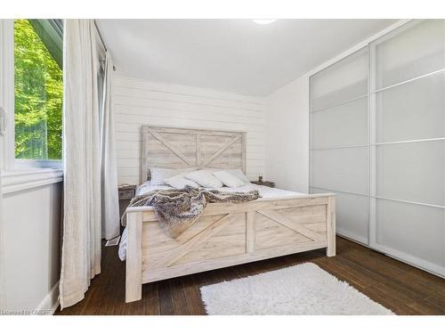 858 Partridge Drive, Burlington, ON - Indoor Photo Showing Bedroom