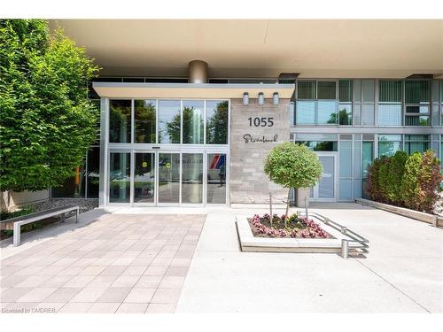 710-1055 Southdown Road, Mississauga, ON - Outdoor