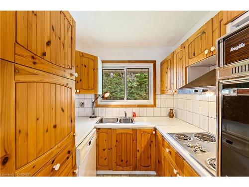 1302 Gainsborough Drive, Oakville, ON - Indoor Photo Showing Kitchen