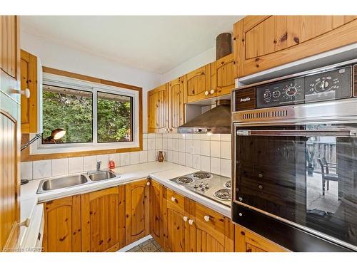 1302 Gainsborough Drive, Oakville, ON - Indoor Photo Showing Kitchen With Double Sink