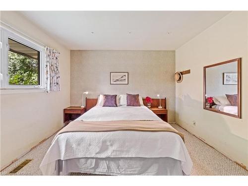 1302 Gainsborough Drive, Oakville, ON - Indoor Photo Showing Bedroom