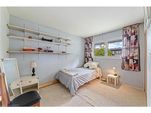 1302 Gainsborough Drive, Oakville, ON - Indoor Photo Showing Bedroom