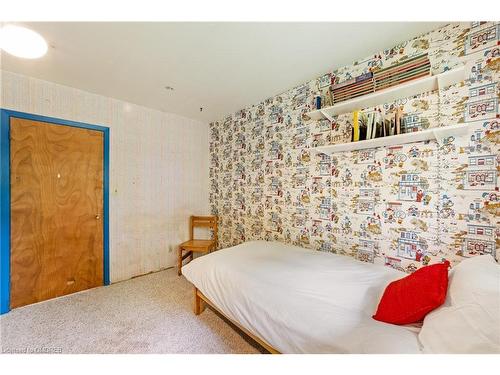 1302 Gainsborough Drive, Oakville, ON - Indoor Photo Showing Bedroom