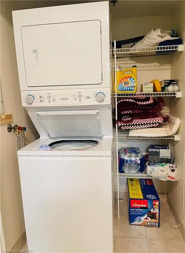 2407-100 Burloak Drive, Burlington, ON - Indoor Photo Showing Laundry Room