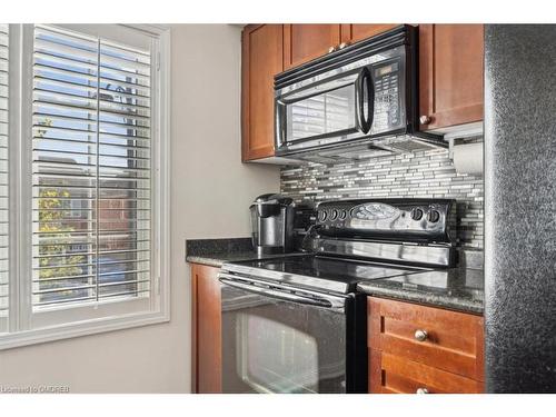 949 Hasselfeldt Heights, Milton, ON - Indoor Photo Showing Kitchen