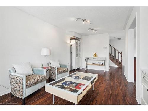 949 Hasselfeldt Heights, Milton, ON - Indoor Photo Showing Living Room